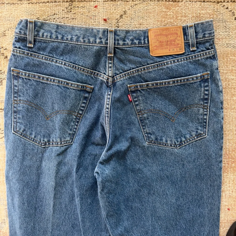 Vintage Levis Relaxed Straight‎ Leg Jeans Mens Blue Denim Medium Wash 38x32